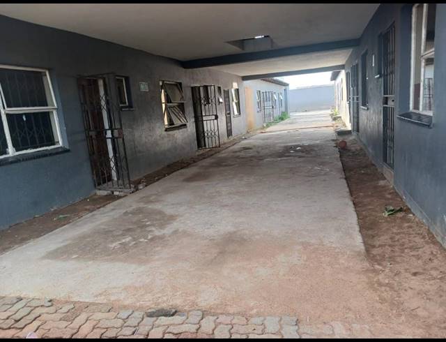 13 BEDROOM HOUSE FOR SALE IN TEMBISA